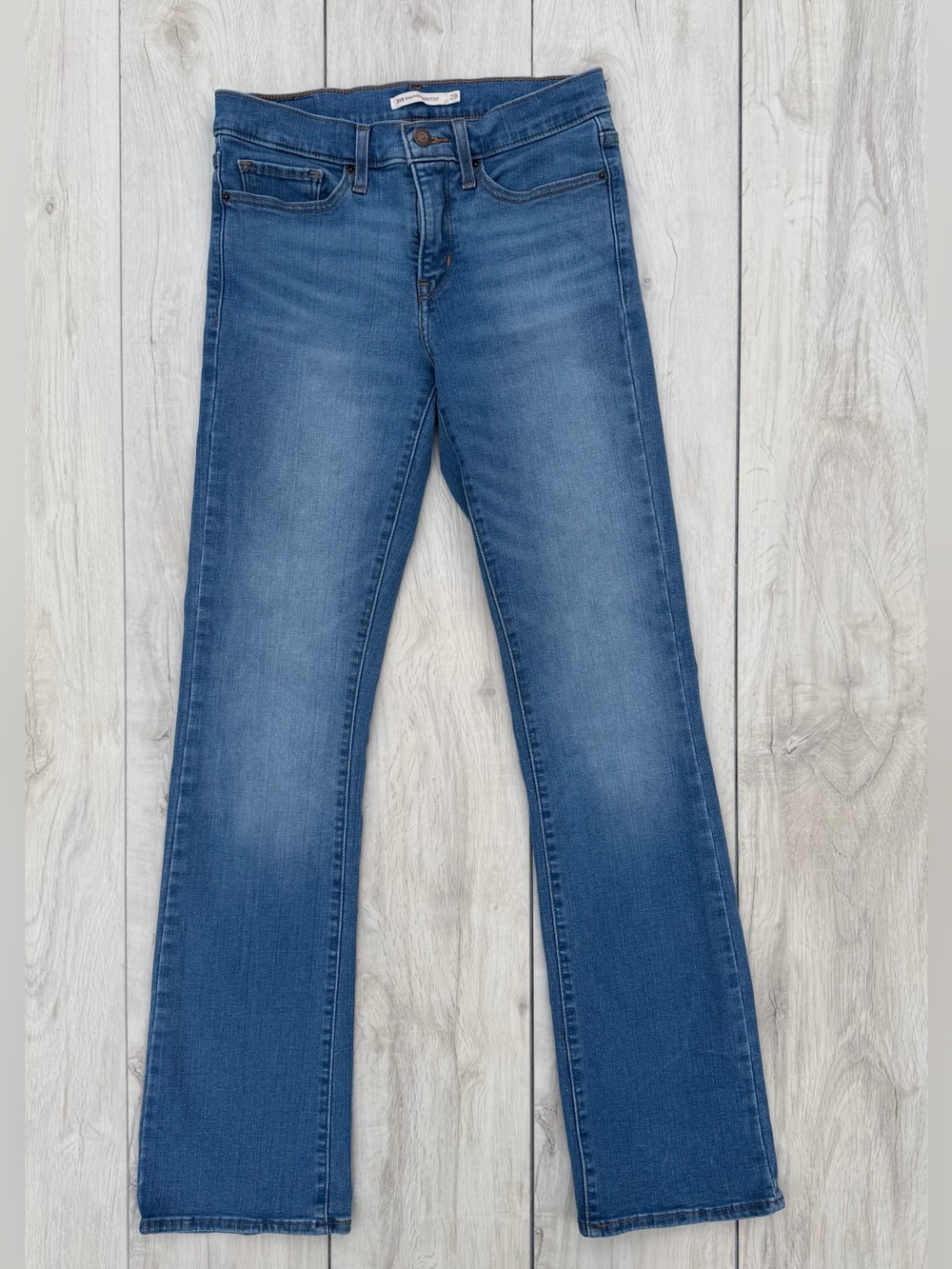 Levi’s Medium Blue Wash 315 Shaping Bootcut Jean 28R Classic Coastal Cowgirl Y2K